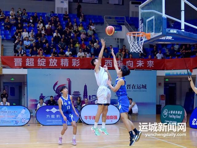 场的热烈氛 场的热烈氛